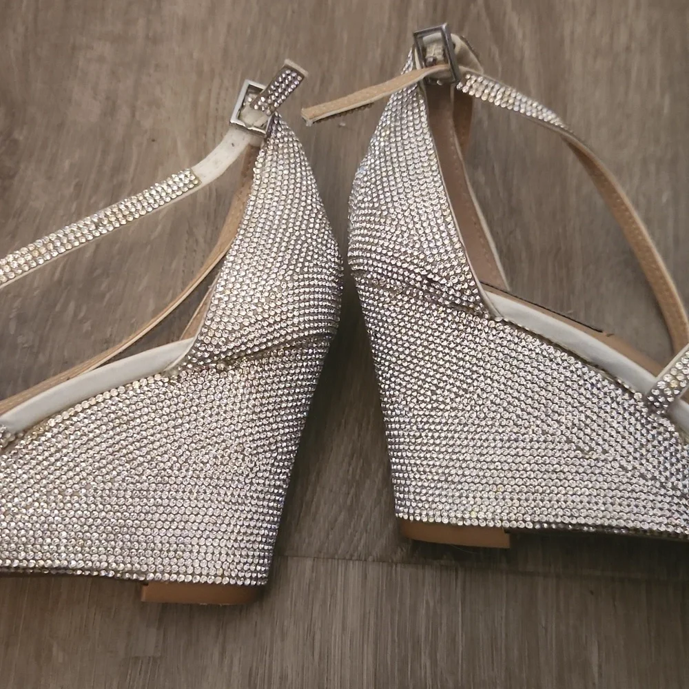 🌞2/$30 // STEVE MADDEN: Crystal Crisscross Strap Wedge Sandals - Picture 10 of 13
